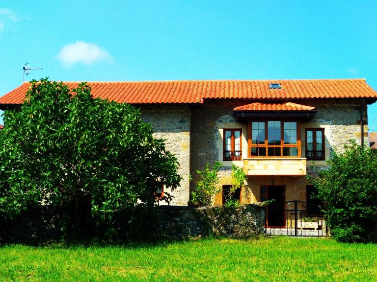 CASA AMPLIA CON JARDÍN Y APARCAMIENTO G-100147 - B&B Ajo