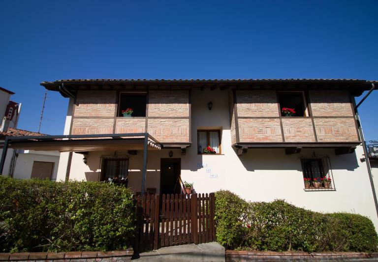 Pasaje San Jorge - B&B Comillas
