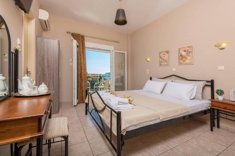 Dimitreli Eleni Studios - Bed and Breakfast Koínyra