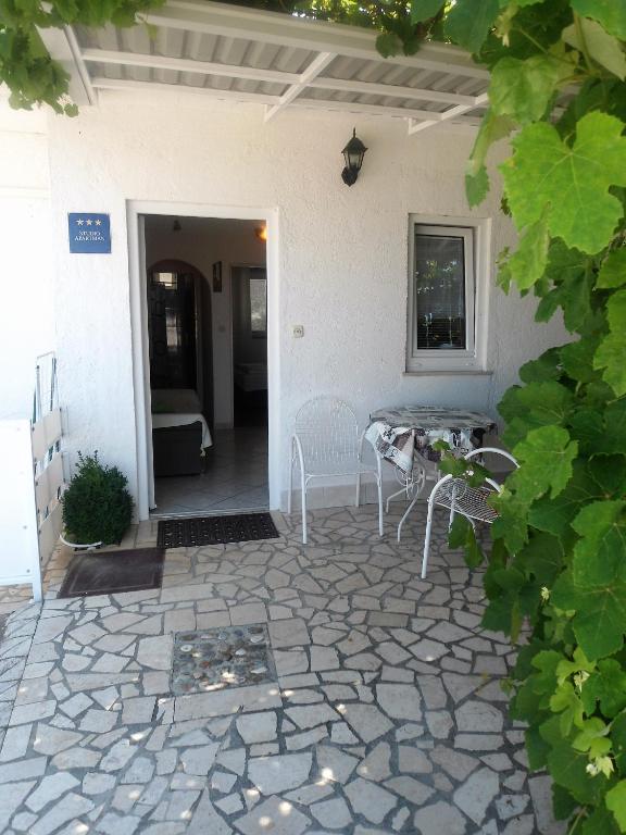 Guest House Pamela - Bed and Breakfast Senj