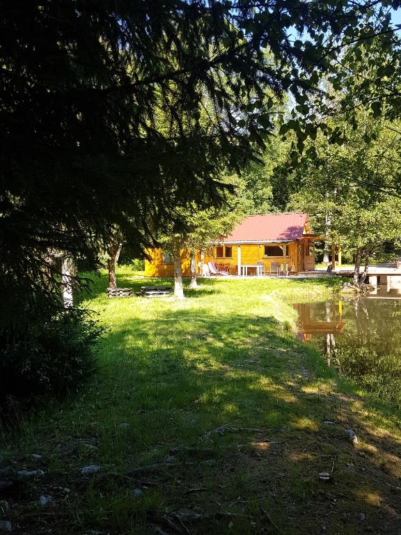 Insolite Chalet de pêche Sérénité - Bien Etre - Bed and Breakfast Ban-sur-Meurthe-Clefcy