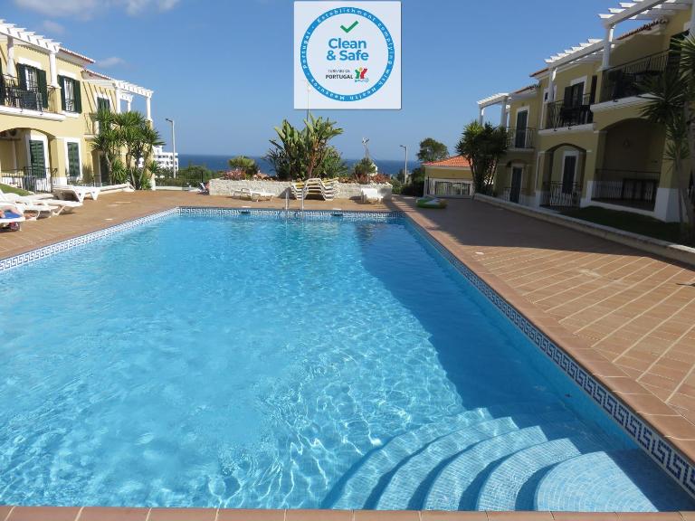 Apartamento T1 com vista mar perto da Praia N.ª Sra. da Rocha - B&B Porches