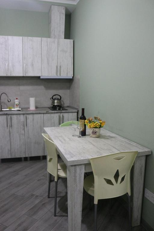 Batumi Loves you Apartment - Bed and Breakfast Batoemi