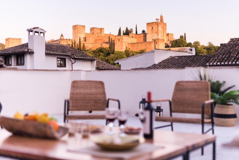 FERALA SUITES ALBAYZíN - Bed and Breakfast Granada