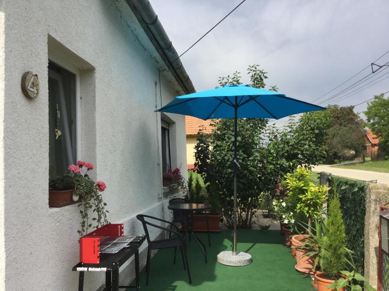 Balatongyöngye vendégház - Bed and Breakfast Küngös