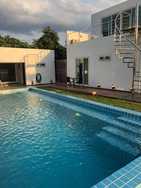 Chiang Khan Riverside Pool Villa - Bed and Breakfast Chiang Khan