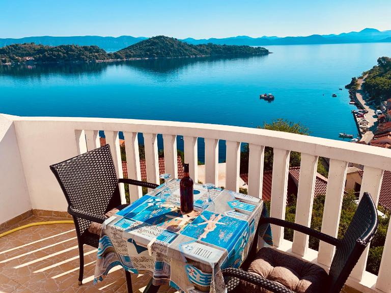 Guest House Ruža - B&B Sobra