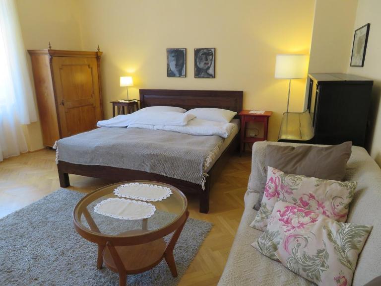 Family Apartment Písek City Centre II. - Bed and Breakfast Písek