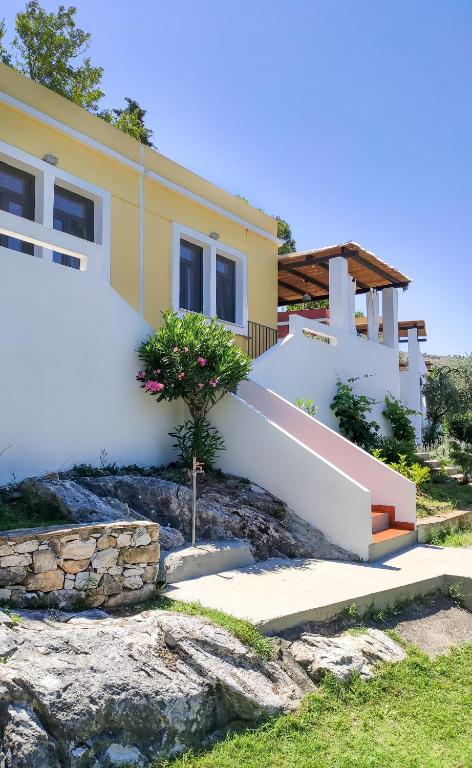 Pernakria - Bed and Breakfast Skála Rachoníou