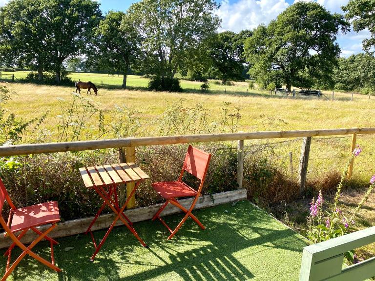 Holly Tree Cottage - 3 bedrooms and large garden with optional glamping double outside - B&B Lymington