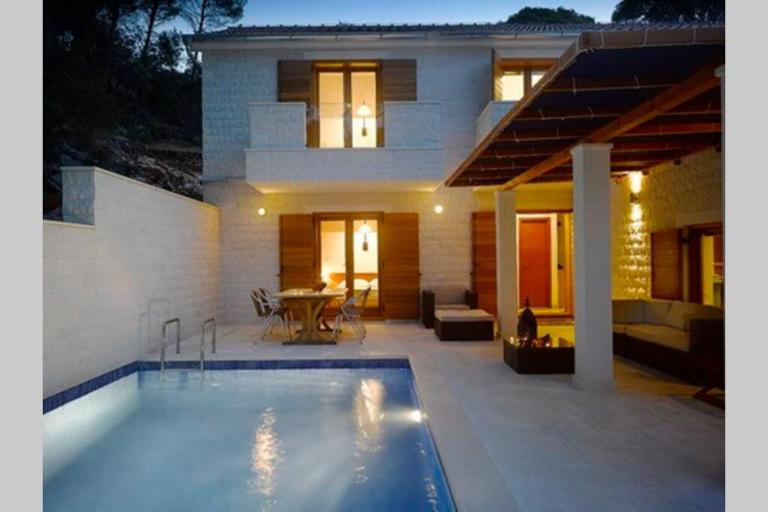 Private luxury Villa AZZURRO on Solta for up to 10 persons, free parking, very close to beach! FREE Kajak & Mountainbikes, GREAT living area & privacy! - Ferienwohnung Rogač