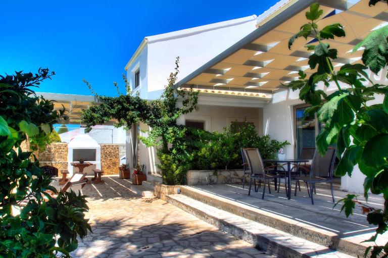 ISSOS BEACH VILLA - B&B Línia