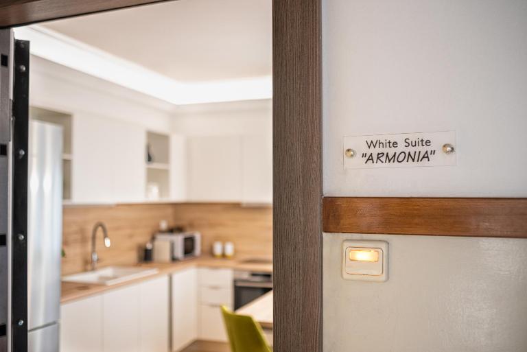 White Suite Armonia - B&B Salónica