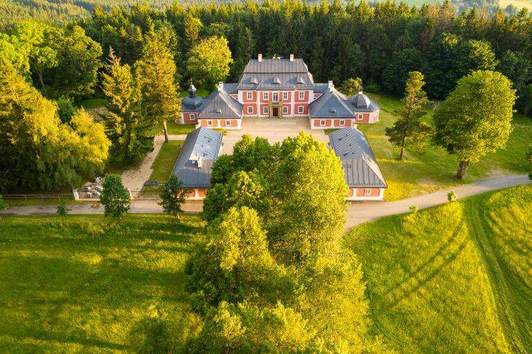 Lovecký zámek Karlštejn - Ferienwohnung Svratouch