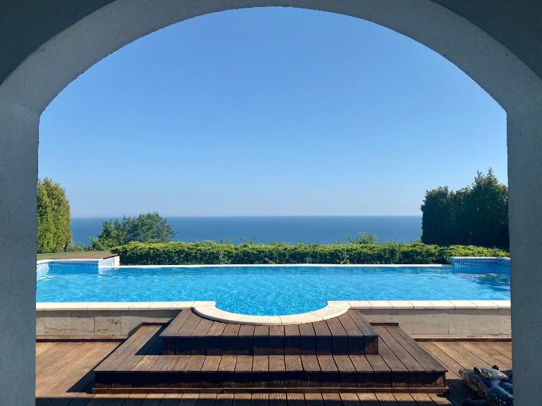 Private seaview villa in BlackSeaRama - 1st line - B&B Baltchik