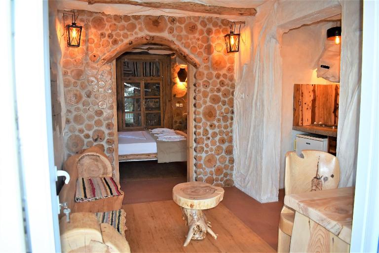 The Flintstones House - B&B Limenária