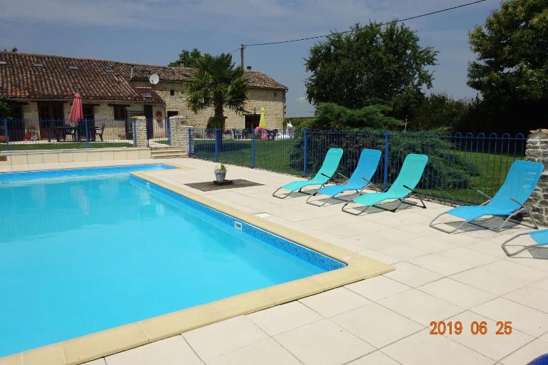 Le Chatenet Gite - B&B Limalonges