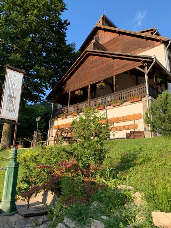 Csíki Határ Fogadó/ Hanul Hotarul Ciucului - B&B Bixad