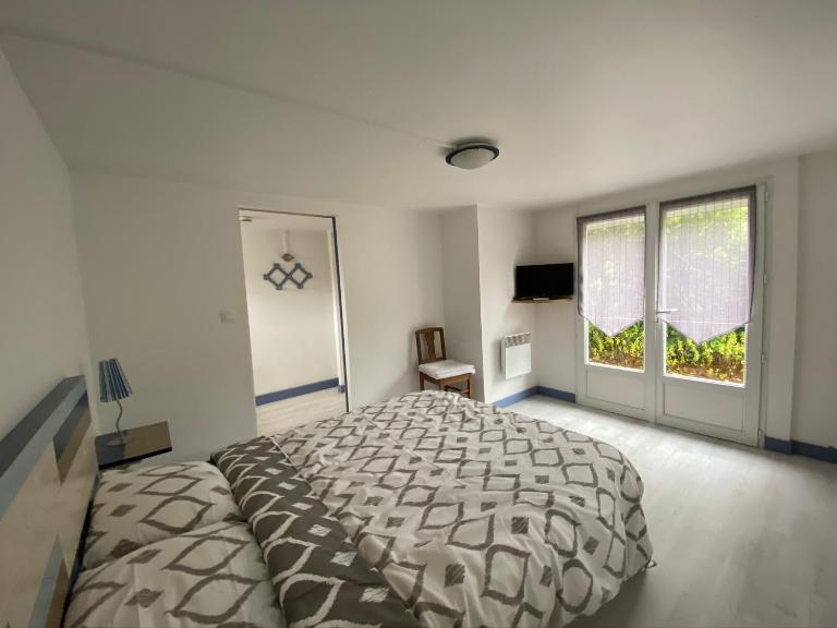 CENTRE CHATELAILLON GRAND T2** AVEC COUR 100mPLAGE - B&B Châtelaillon-Plage