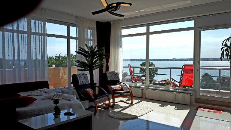 DreamView Mamaia SummerApt - Bed and Breakfast Mamaia