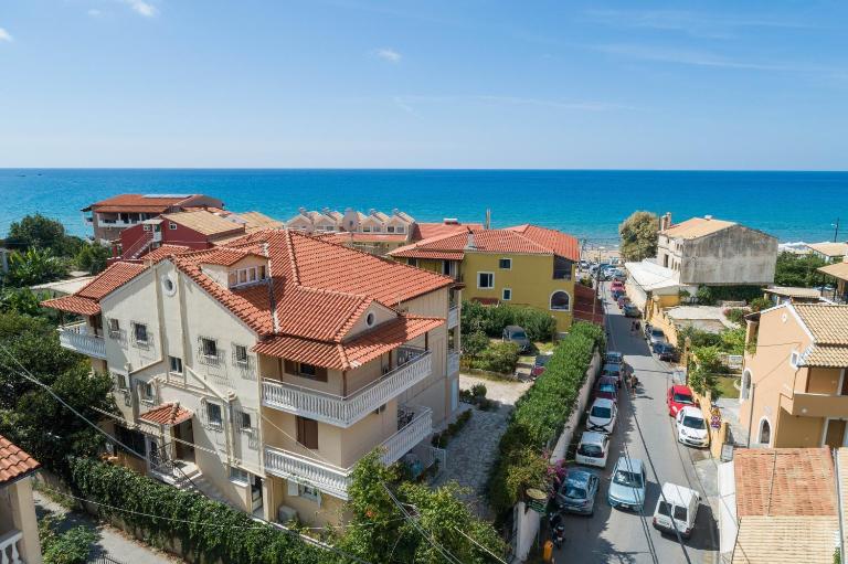 Danae Apartments - Bed and Breakfast Agios Górdios