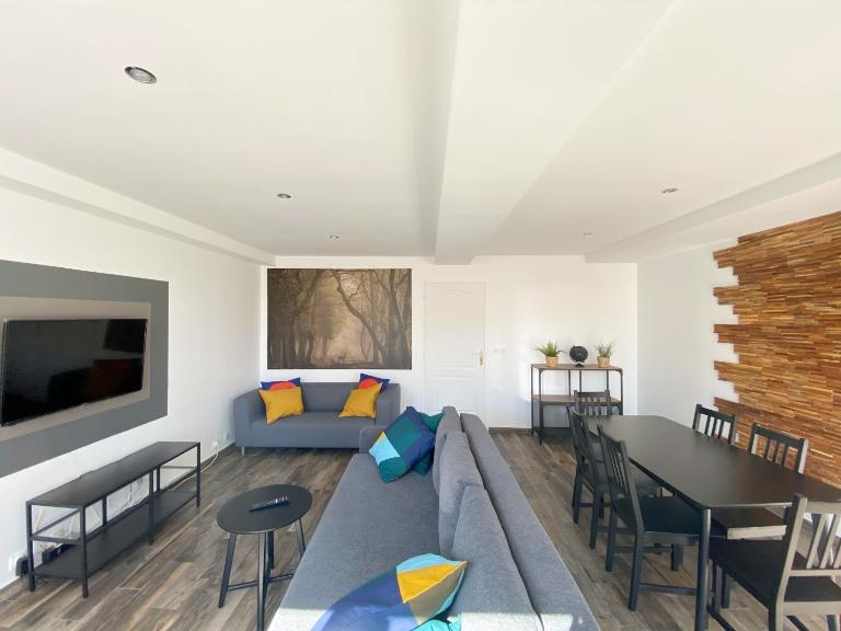 22 CHIC & COSY GRAND APPART 92m2 PARKING GRATUIT HYPERCENTRE NETFLIX - Ferienwohnung Saint-Étienne