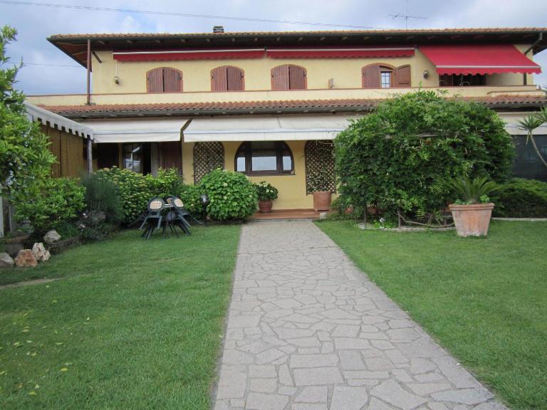 La Casa Gialla A MONTIGNOSO - B&B Montignoso