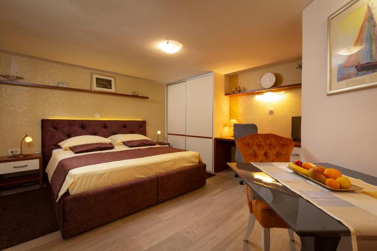 Studio apartment Oleander - B&B Split