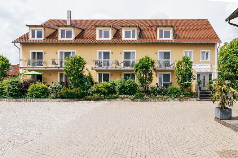 Gasthaus Hotel Ostermeier - B&B Attenkirchen