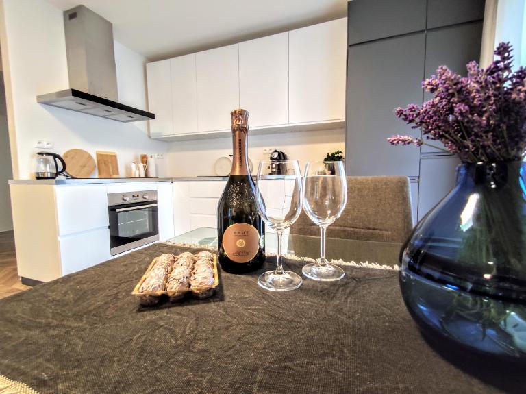 Sunshine apartment for 6 & Terrase & Free Parking - B&B Žilina