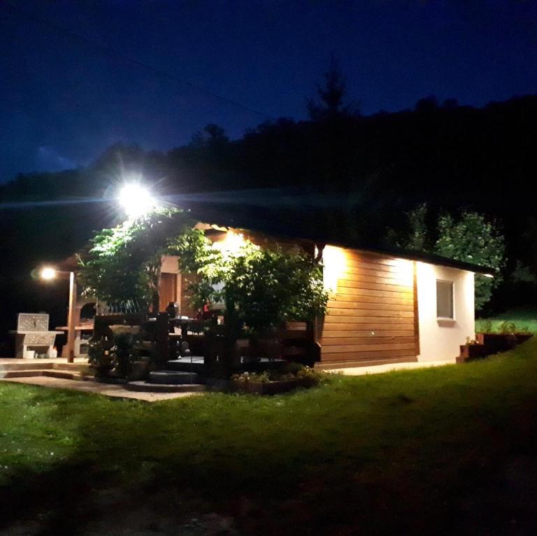 Studio apartman Firdaus-Bihać, Dobrenica bb - B&B Bihać