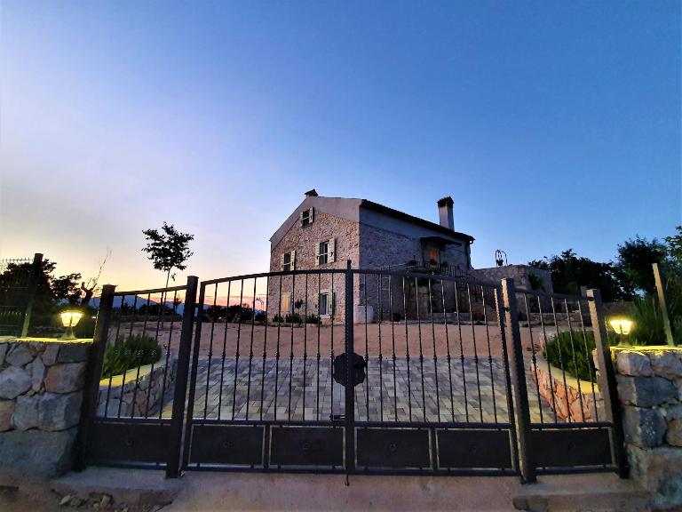 Stone House Rosuja - B&B Ivanje