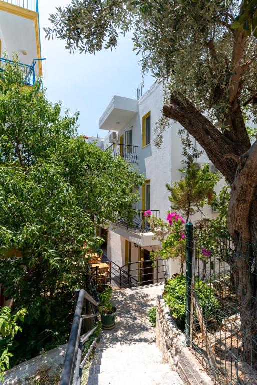 Holy Pansiyon - B&B Kaş
