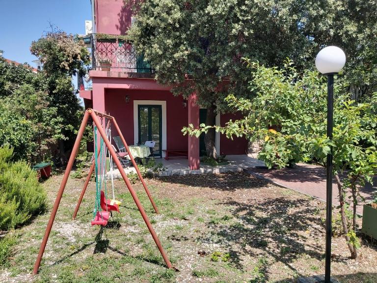 Two peoples place - B&B Petrcane