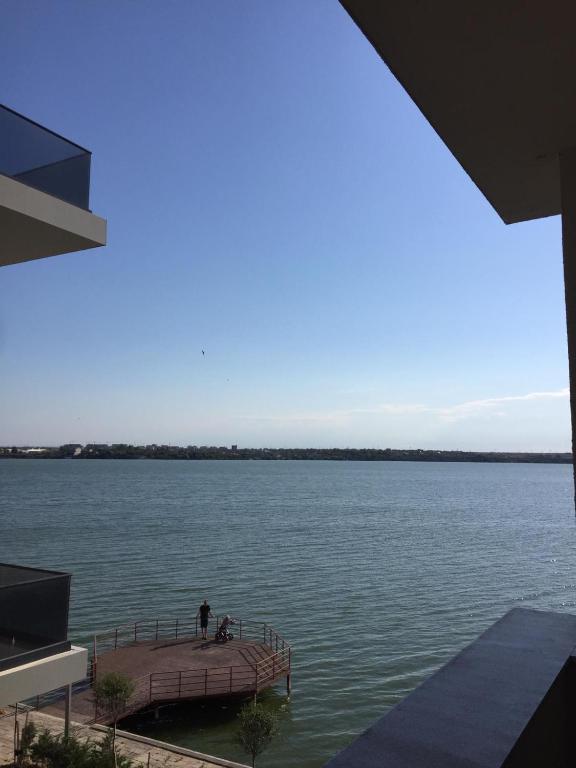 Mirror Lake Apartment - Chambres d'hôtes Mamaia
