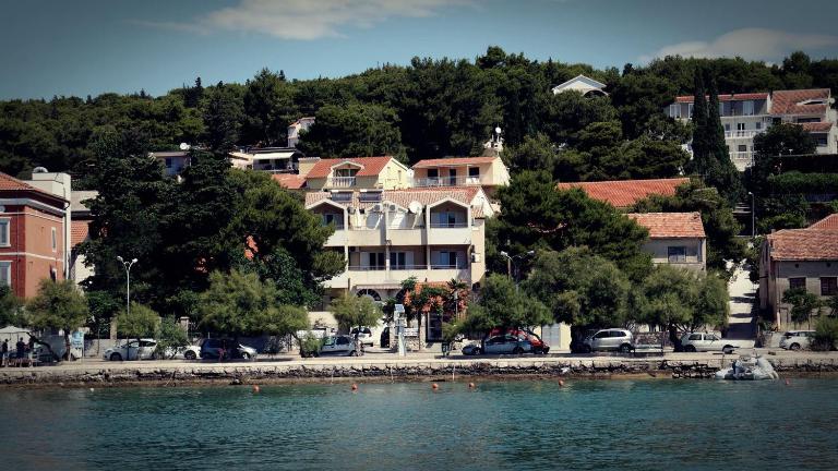 Apartmenthaus Kosirina-Tisno - B&B Tisno