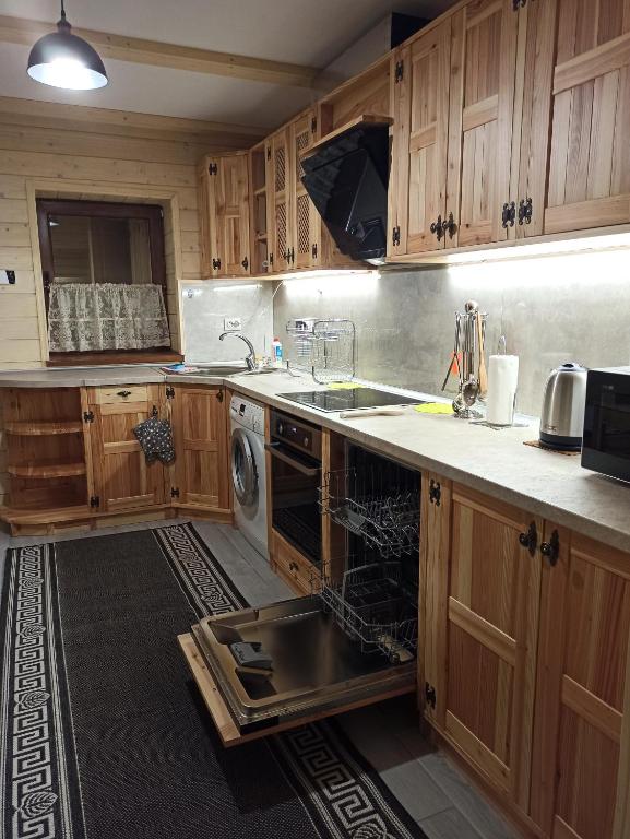 Brand NEW 2020 specious apartment DRUZI 2 - Ferienwohnung Polianytsia