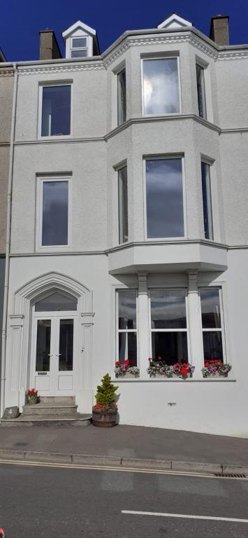 Mervue Apartment, 4 Causeway View, Portrush - B&B Portrush