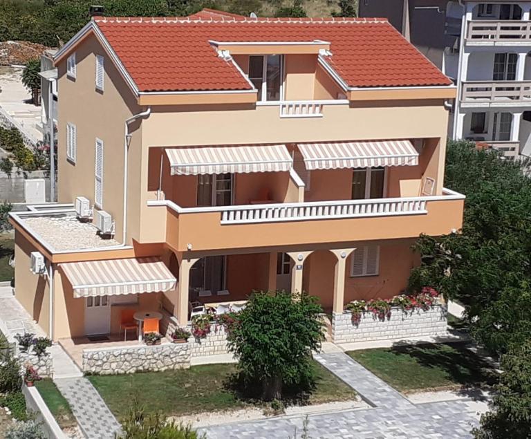 Apartmani Ruža - Chambres d'hôtes Novalja