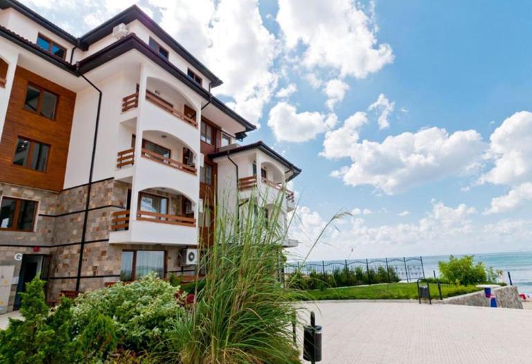 Apartment Robinson Beach Elenite First line - B&B Sveti Vlas