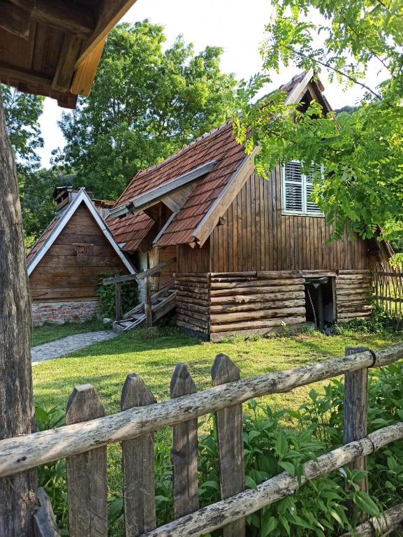 BUNGALOV COZY UNA - Bed and Breakfast Kulen Vakuf