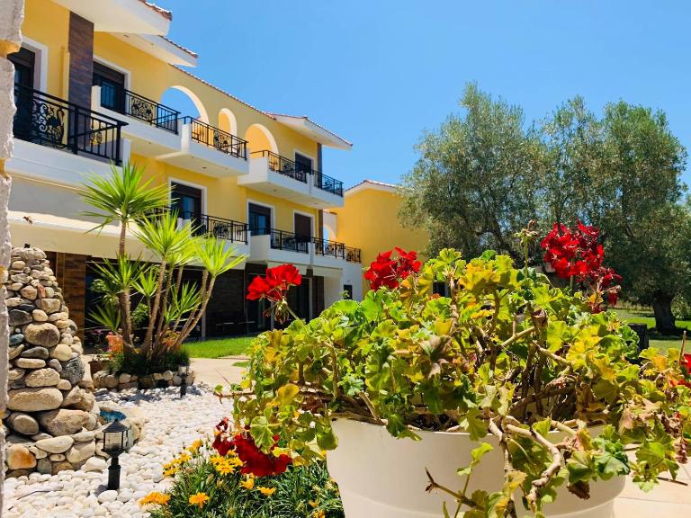 Saint George Sithonia - B&B Néos Marmarás