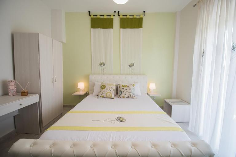 Chelona Apartments - B&B Néa Plágia