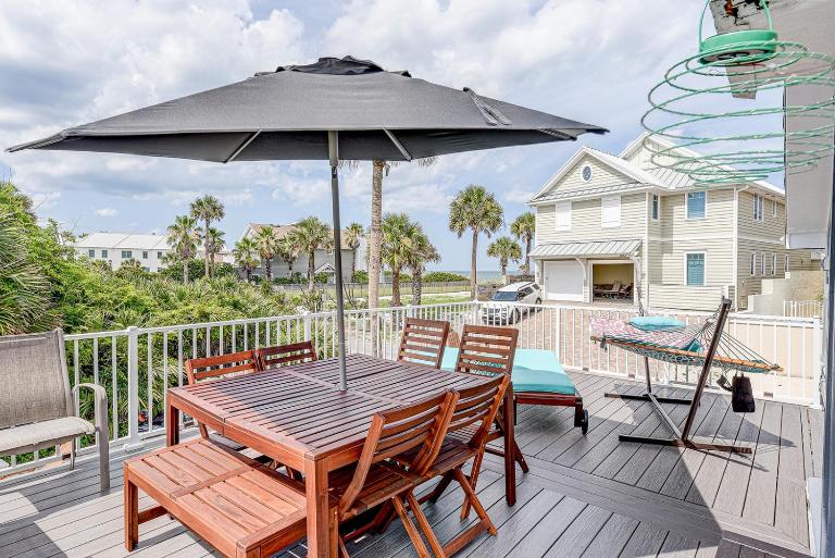 Atlantic Shores Getaway steps from Jax Beach Private House Pet Friendly Near to the Mayo Clinic - UNF - TPC Sawgrass - Convention Center - Shopping Malls - Under 3 Hours from DISNEY - B&B Jacksonville Beach