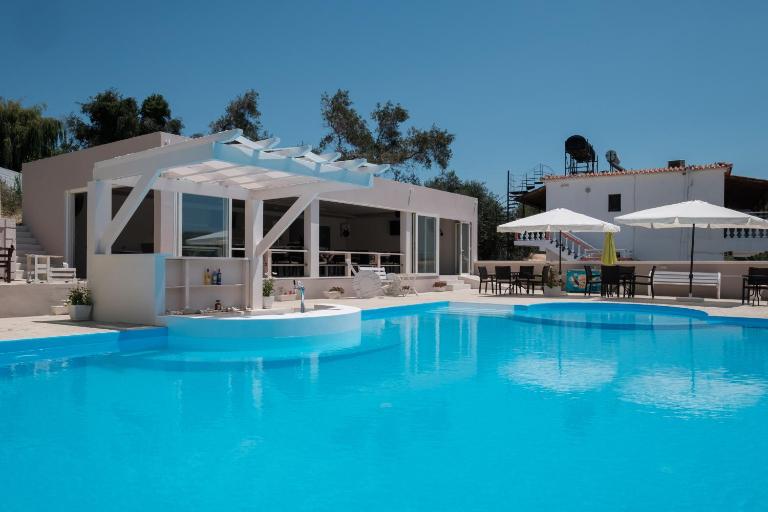 Kouros Apartments & Studios By Hotelius - Bed and Breakfast Agios Stéfanos Avliotón