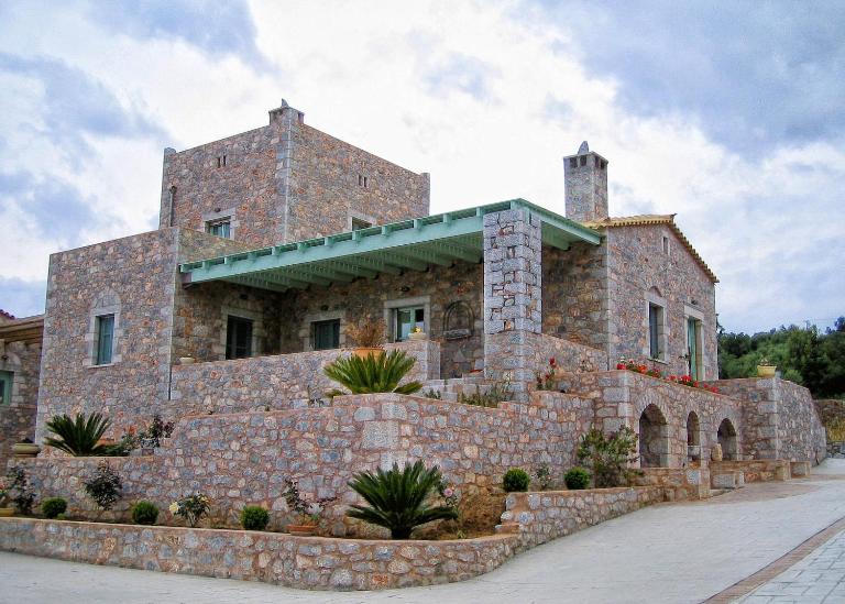 Villa Dimitra - Mani , traditional archontiko - B&B Dhirós