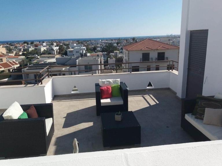 Two bedroom Duplex :Mountain and Sea view - Bed and Breakfast Larnaca