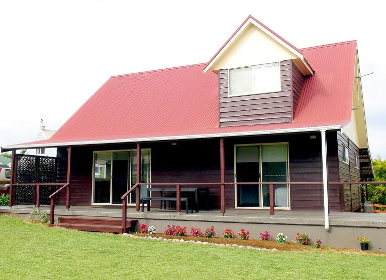 Pitcairn House - B&B Burnt Pine