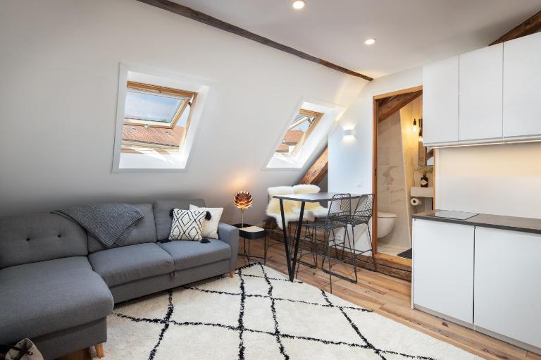 Studio74 - Bed and Breakfast Annecy