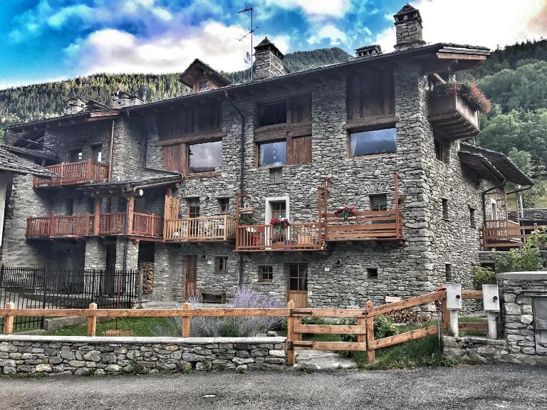 Bilocale pietra e legno immerso nella natura - B&B Morgex